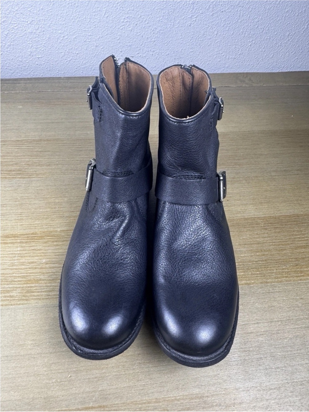 Frye Tyler Engineer Black Leather Ankle Boots size 8.5 retails $300 - Picture 2 of 7